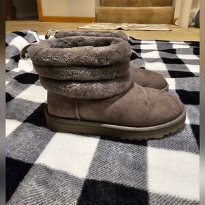 Ugg mini fluff quilted